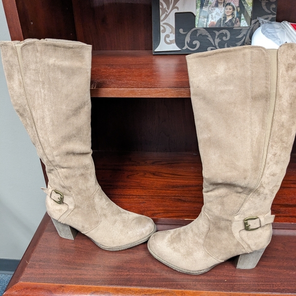 NWOT Pierre Dumas Tan suede heel boots - Picture 2 of 5